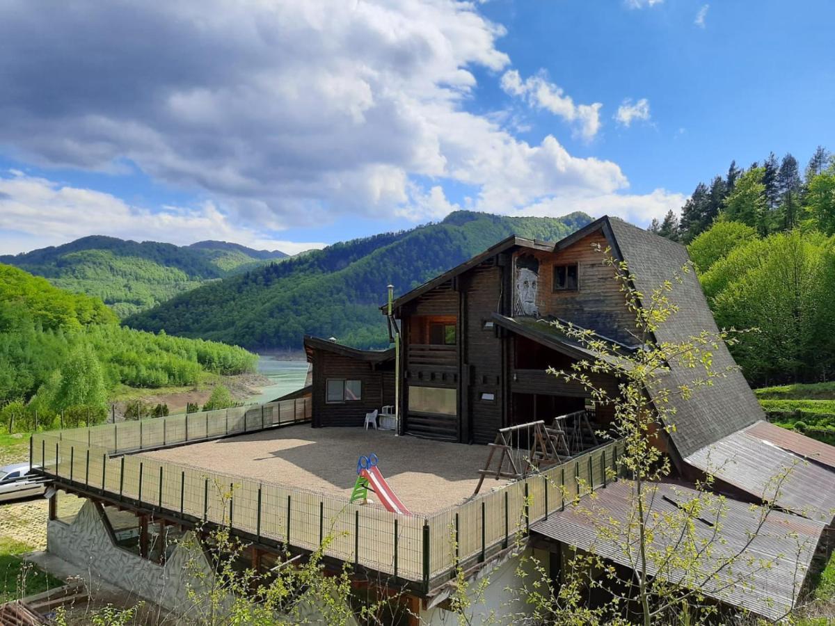 Pensiunea Izvorul Bucuriei Guest house
